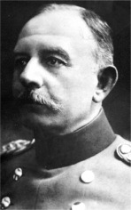 Generalmajor Oskar Menzel. Er stammte aus Weiden und war bis zum